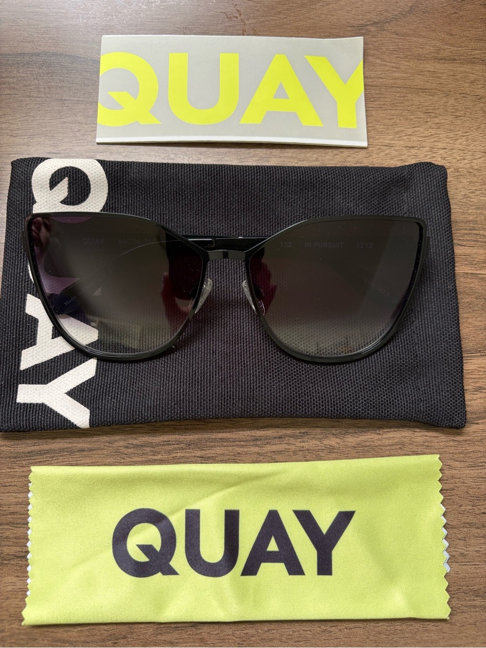Quay Australia “In Pursuit” sunglasses nwot